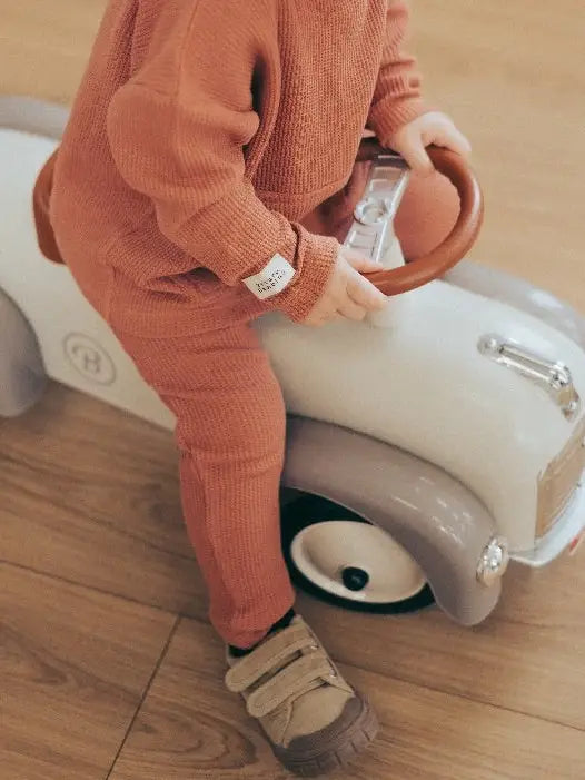 Futuro Bambino rust organic cotton kids’ waffle leggings