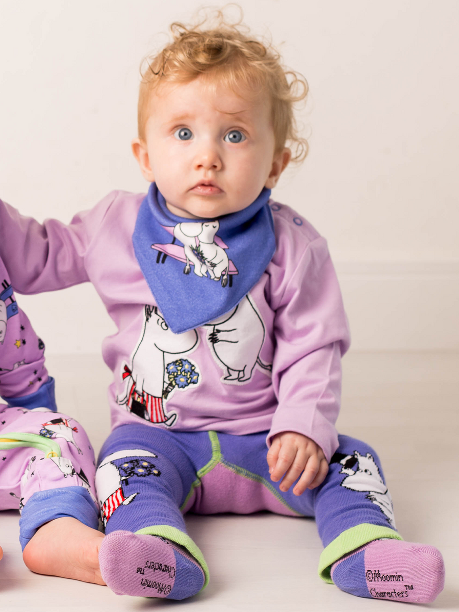Child in love forever Moomin outfit with matching socks and bib.